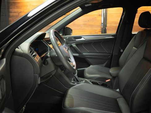 Used 2023 Volkswagen Tiguan SE R-Line FWD image 9