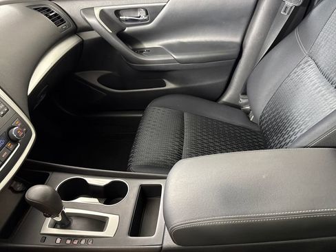 Used 2016 Nissan Altima 2.5 SV w/ Convenience Package image 18