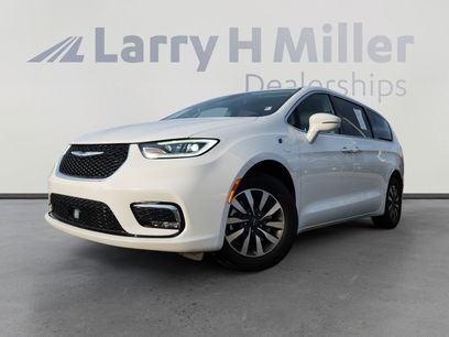 Used 2022 Chrysler Pacifica Touring-L