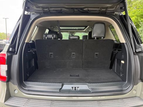Used 2024 Ford Expedition XLT AWD/4WD image 24