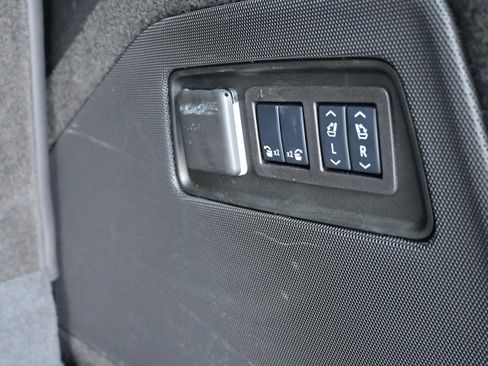 Used 2025 Cadillac Escalade Sport Platinum image 14