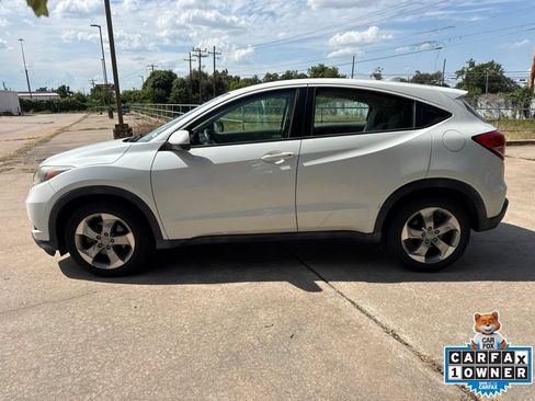 Used 2018 Honda HR-V LX image 8