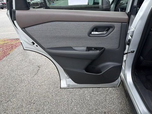 Used 2023 Nissan Rogue SV AWD/4WD image 14