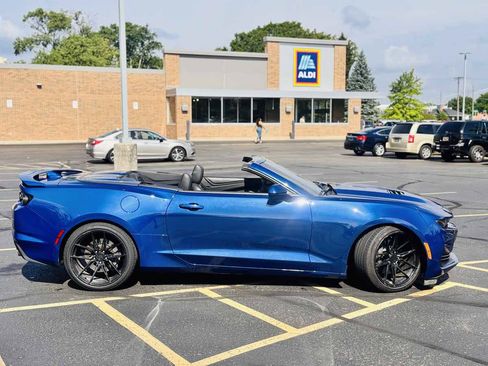 Used 2020 Chevrolet Camaro SS RWD image 3