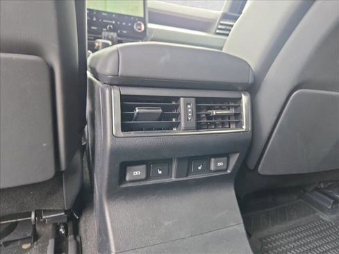 Used 2024 Lexus GX 550 AWD/4WD image 16
