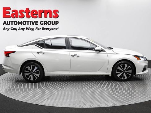 Used 2022 Nissan Altima 2.5 SV w/ SV Premium Package image 4