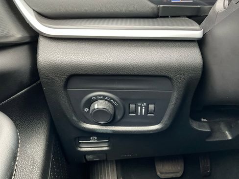 Used 2025 Jeep Grand Cherokee Altitude image 20