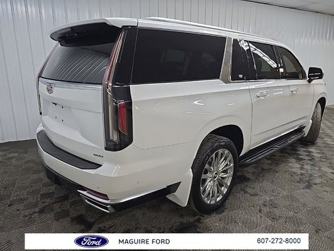 Used 2022 Cadillac Escalade ESV Premium Luxury image 10
