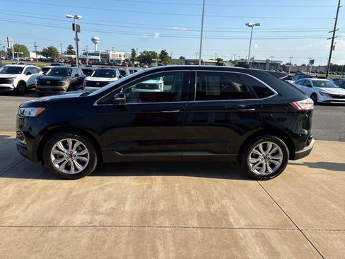 Used 2022 Ford Edge Titanium AWD/4WD image 2