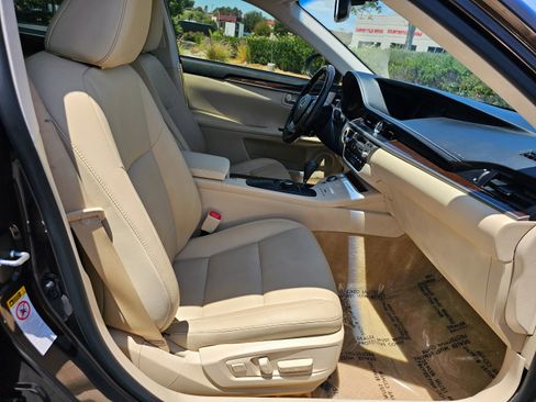 Used 2013 Lexus ES 350 w/ Premium Pkg FWD image 30