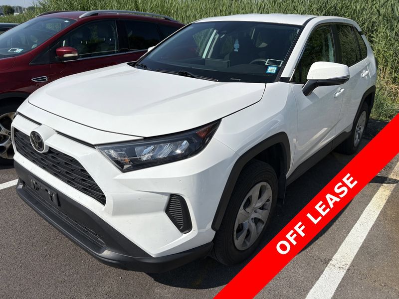 Used 2022 Toyota RAV4 LE image 1