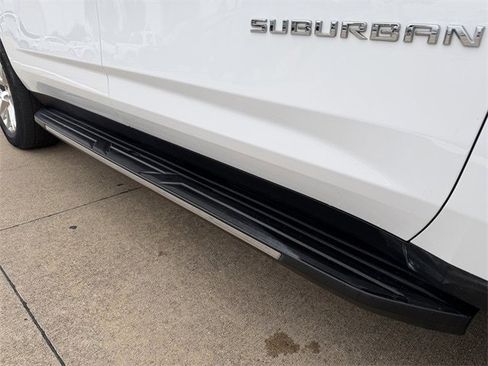 Used 2023 Chevrolet Suburban Premier image 10