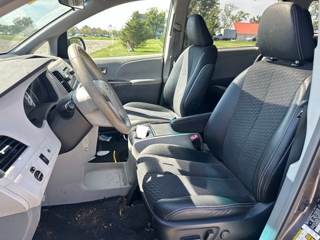 Used 2011 Toyota Sienna SE w/ Preferred Pkg FWD image 15