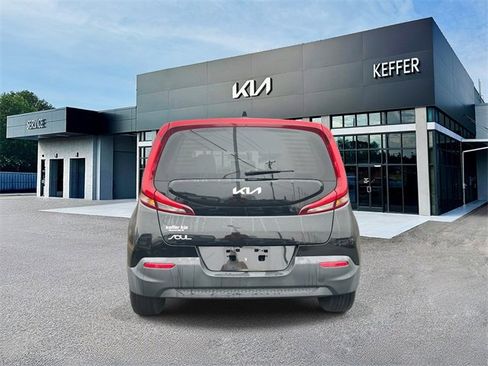 Certified 2022 Kia Soul LX image 7