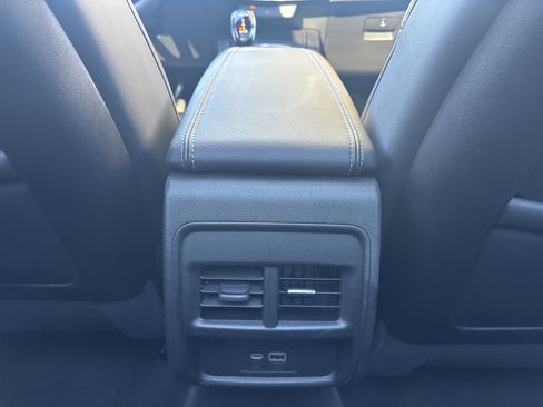 Used 2024 Cadillac XT4 Premium Luxury image 33