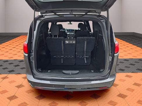 Used 2018 Chrysler Pacifica Touring Plus w/ S Appearance Package image 15