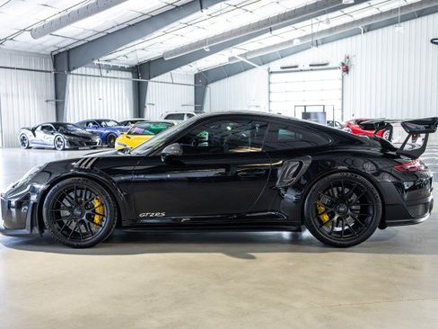 Used 2019 Porsche 911 GT2 RS w/ Weissach Package RWD image 3