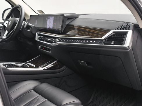 Used 2023 BMW X7 xDrive40i w/ Dynamic Handling Package image 23