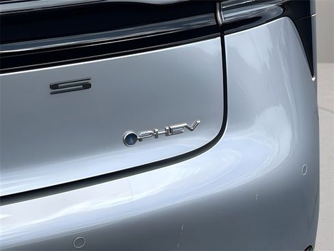 New 2025 Toyota Prius XSE image 24