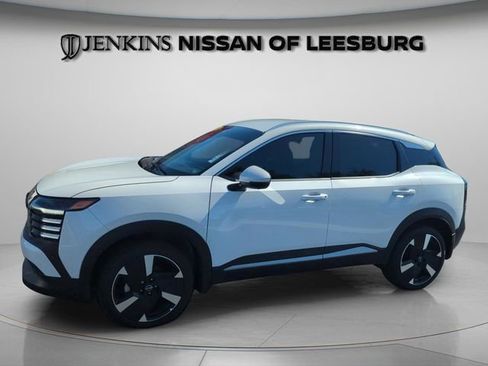 Certified 2025 Nissan Kicks SR FWD image 13