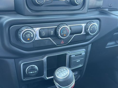 Used 2021 Jeep Wrangler Sport AWD/4WD image 29