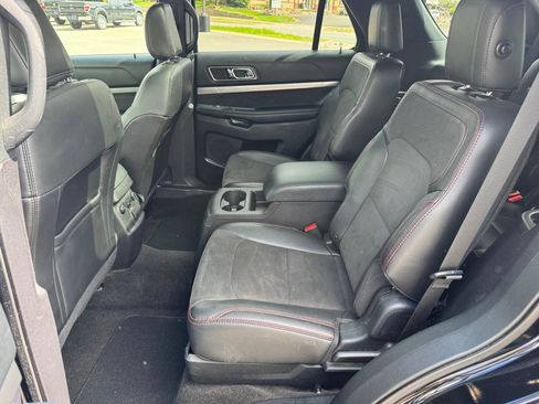 Used 2018 Ford Explorer XLT w/ XLT Appearance Package AWD/4WD image 9