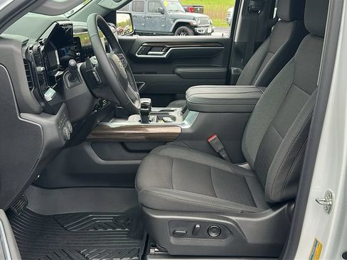 New 2026 Chevrolet Silverado 1500 RST w/ Dark Appearance Package AWD/4WD image 16