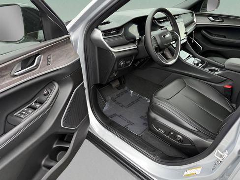 New 2026 Jeep Grand Cherokee L Limited AWD/4WD image 18