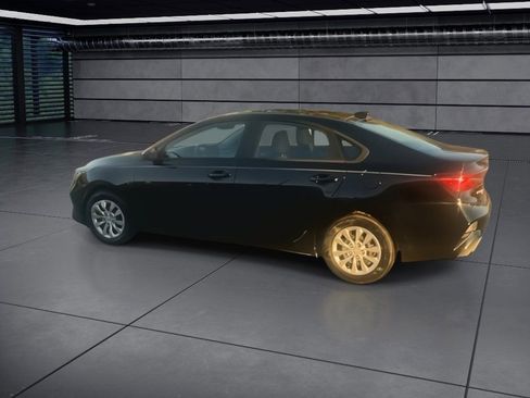 Used 2023 Kia Forte LX image 6