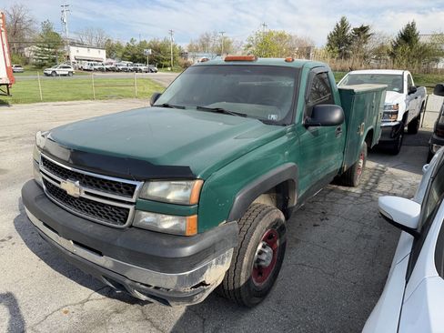 Used 2006 Chevrolet Silverado 2500 W/T image 2
