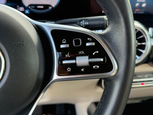 Used 2023 Mercedes-Benz EQB 300 4MATIC image 28