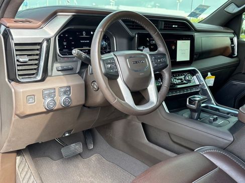 Used 2023 GMC Sierra 1500 Denali w/ Technology Package AWD/4WD image 11