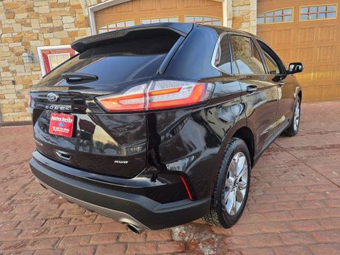 Used 2024 Ford Edge Titanium image 3