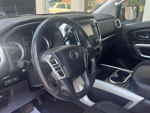 Used 2018 Nissan Titan SV w/ SV Convenience Package RWD image 19