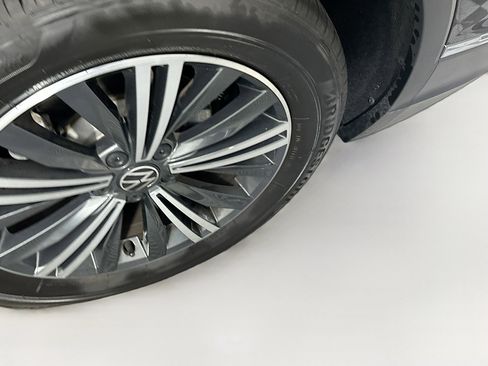 Used 2024 Volkswagen Tiguan Wolfsburg Edition image 11