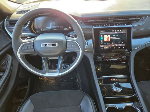 Used 2023 Jeep Grand Cherokee L Laredo image 13