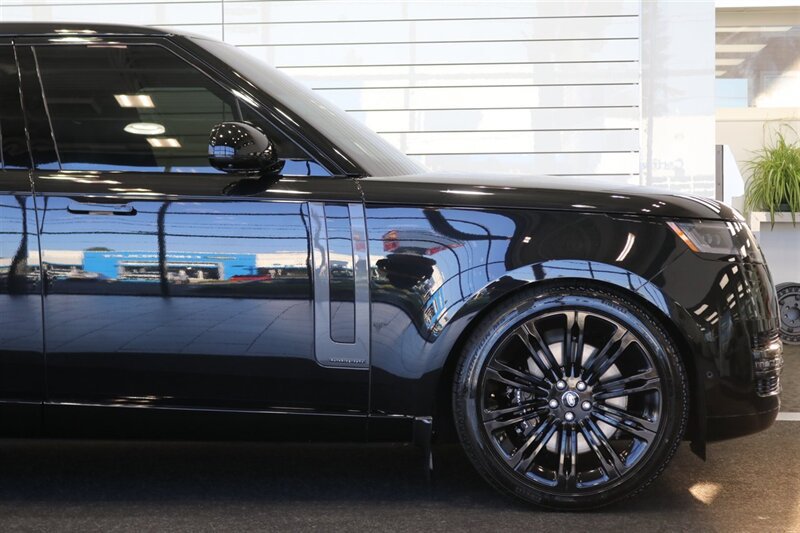 Used 2025 Land Rover Range Rover Long Wheelbase Autobiography AWD/4WD image 59