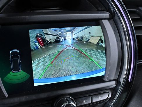 Used 2019 MINI Cooper 4-Door Hardtop w/ Signature Upholstery Package image 16