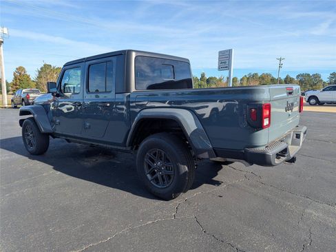 New 2025 Jeep Gladiator Sport AWD/4WD image 3