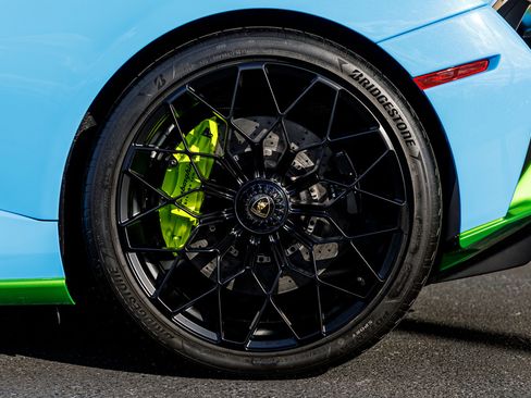 Used 2023 Lamborghini Huracan STO image 16