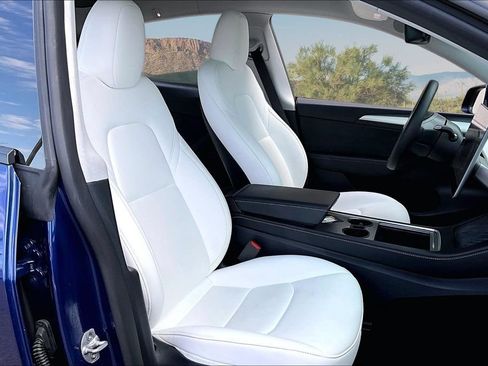 Used 2025 Tesla Model Y Long Range RWD image 7
