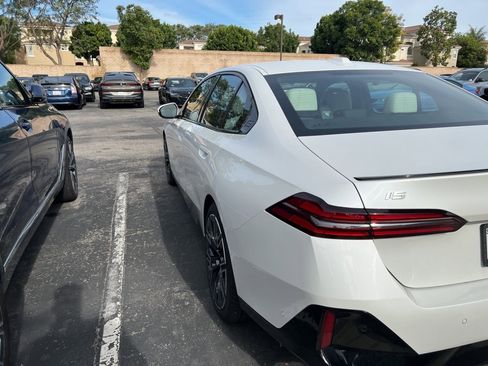 Used 2026 BMW i5 eDrive40 w/ M Sport Package image 9