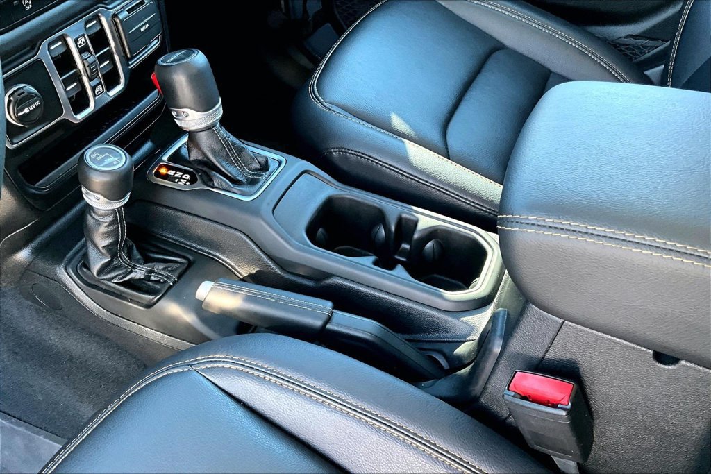 Used 2025 Jeep Gladiator Sport AWD/4WD image 12