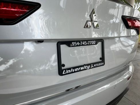Used 2024 Mitsubishi Outlander ES image 15