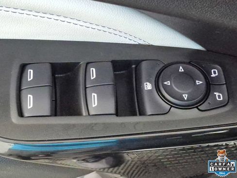 Certified 2025 Chevrolet Trax LT w/ LT Convenience Package FWD image 17