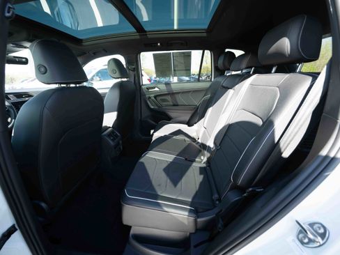 Used 2024 Volkswagen Tiguan SEL R-Line image 23