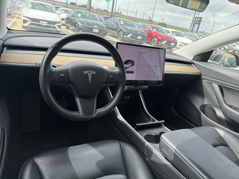 Used 2019 Tesla Model 3 Standard Range Plus image 8