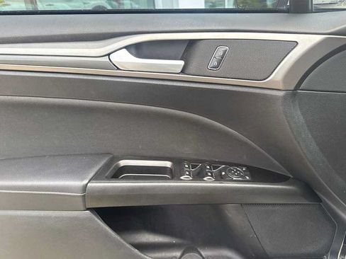 Used 2017 Ford Fusion SE w/ Equipment Group 201A FWD image 11