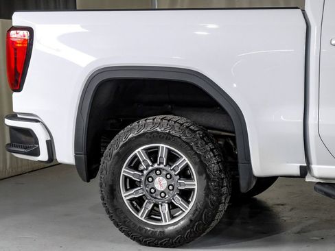 Used 2024 GMC Sierra 1500 AT4 w/ AT4 Premium Package AWD/4WD image 6