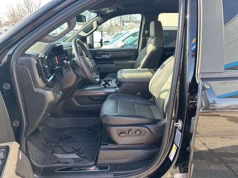 Used 2024 Chevrolet Silverado 2500 ZR2 image 12